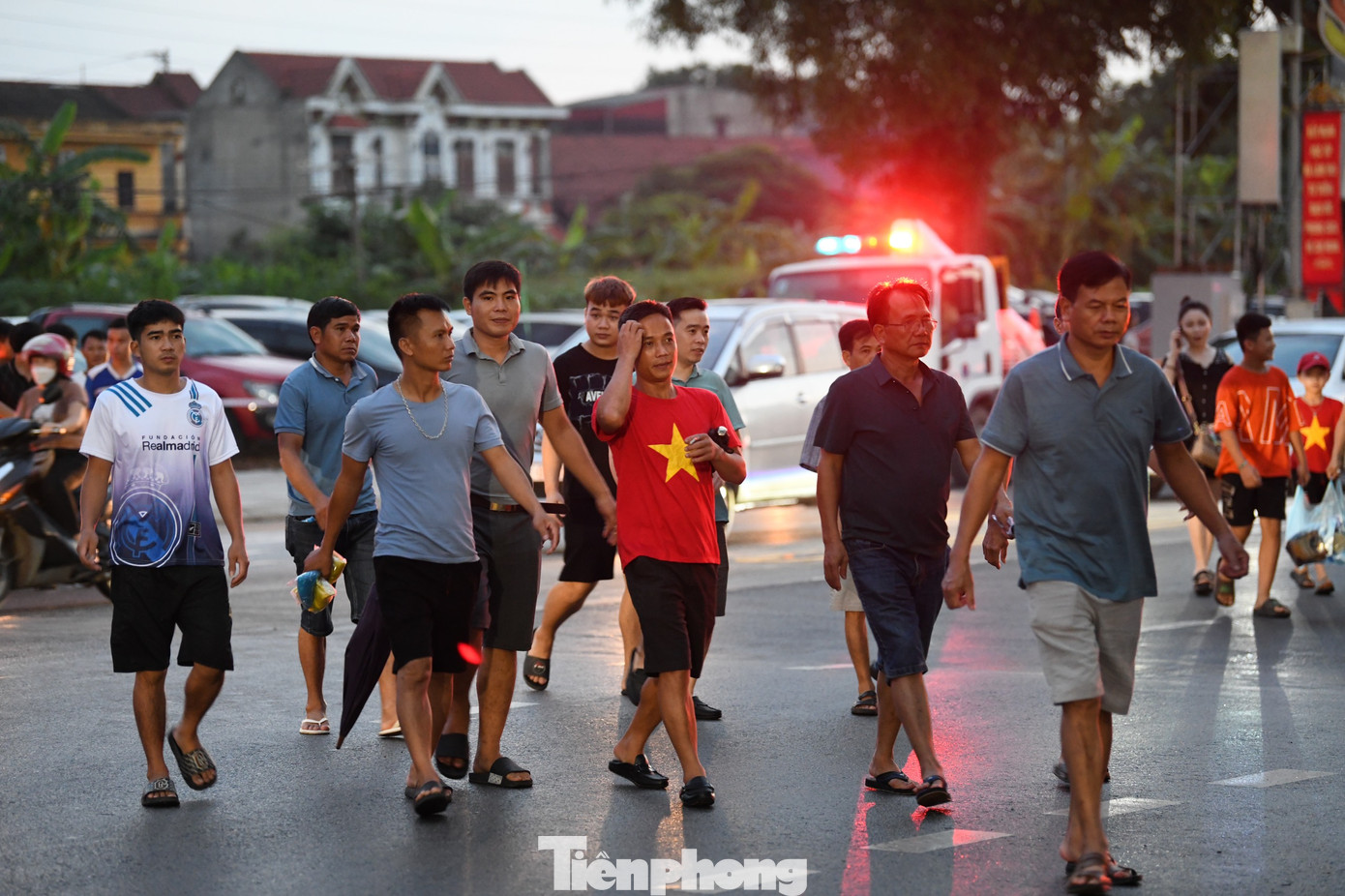 Theo các CĐV đến sớm, trận đấu giữa U23 Việt Nam và U23 Yemen có tầm quan trọng tới tấm vé đi tiếp, đồng thời hứa hẹn là một trận đấu hấp dẫn, không phải một chiều như trận thắng 6-0 trước U23 Guam.