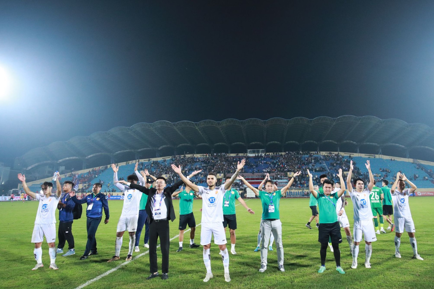 Thua Bình Dương, Nam Định mất ngôi đầu V-League ảnh 1 Thua Bình Dương, Nam Định mất ngôi đầu V-League ảnh 1