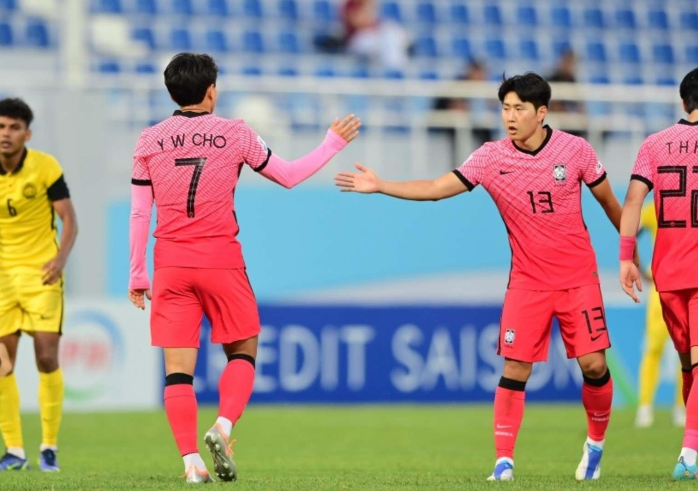 Lee Kang-in (số 13) ăn mừng cùng đồng đội trong trận thắng Malaysia 4-1. (Ảnh: YNA) Lee Kang-in (số 13) ăn mừng cùng đồng đội trong trận thắng Malaysia 4-1. (Ảnh: YNA)