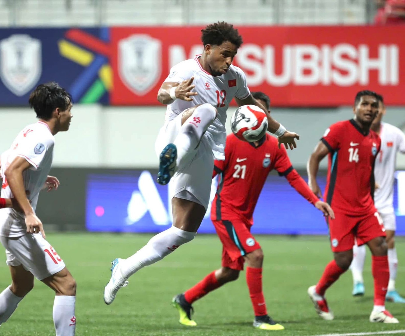 Pha đệm bóng cận thành ấn định chiến thắng 2-0 của Nguyễn Xuân Son. (Ảnh: FBNV)