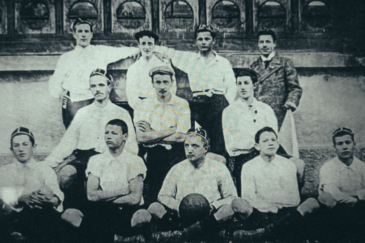 Đội bóng Barcelona trong những năm đầu thành lập. Đội bóng Barcelona trong những năm đầu thành lập.