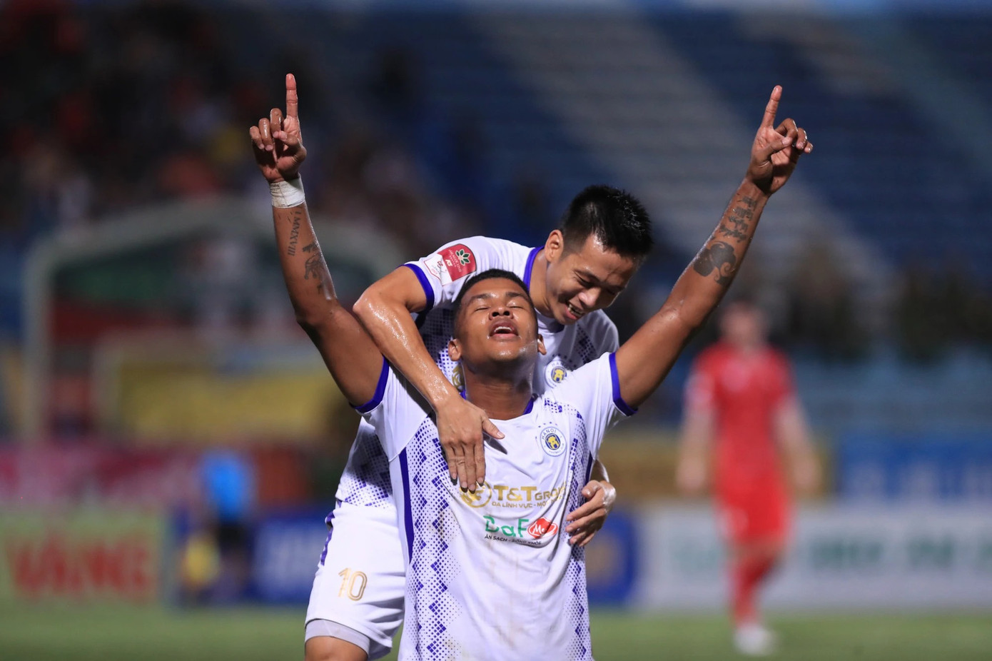 Sự kết hợp giữa cầu thủ nội và ngoại binh chất lượng khiến Hà Nội FC rất có chiều sâu. (Ảnh: Hoàng Linh)