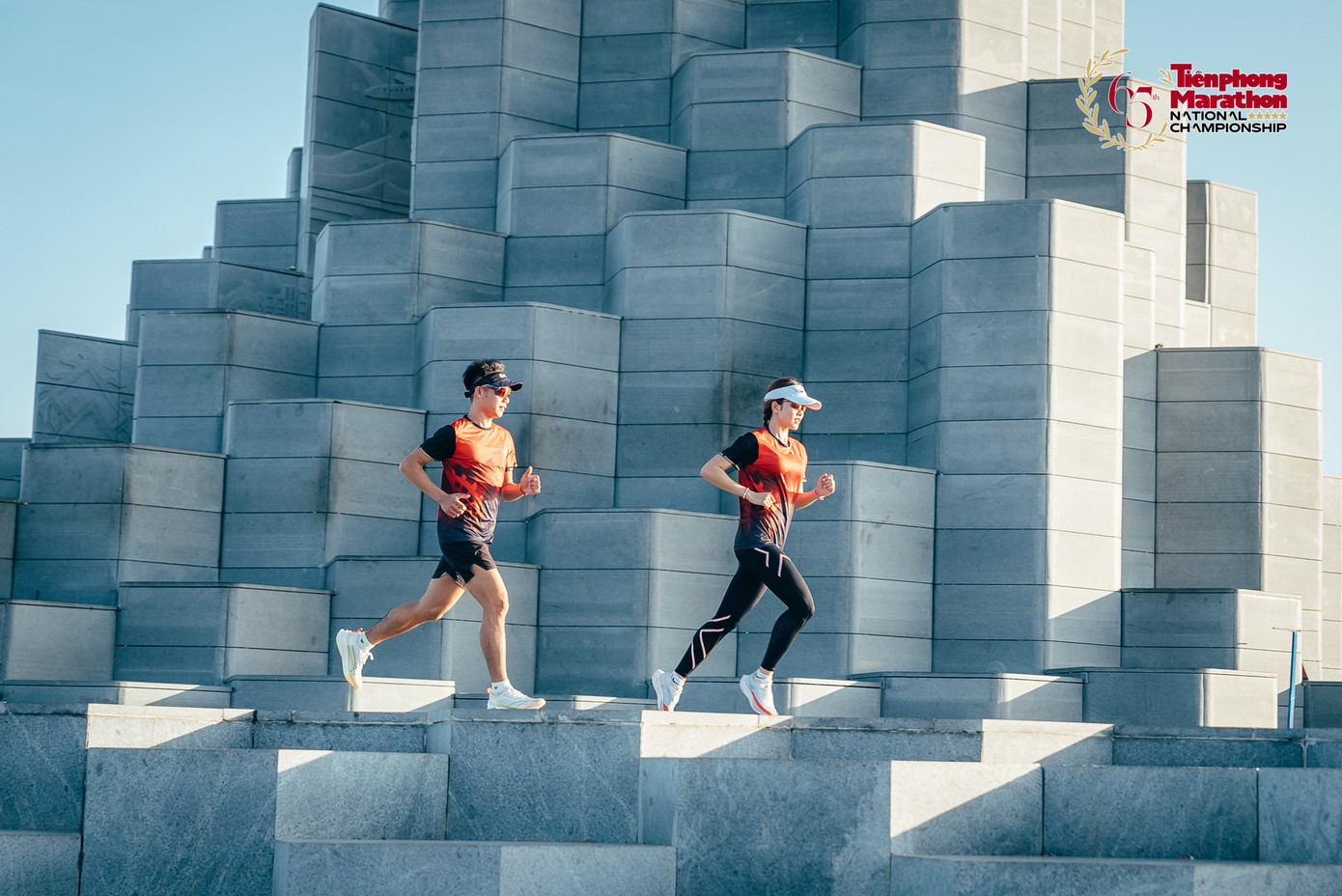 ... đến những địa điểm nổi tiếng như tháp Nghinh Phong, tháp Nhạn, núi Đá Bia, ghềnh Đá Đĩa...