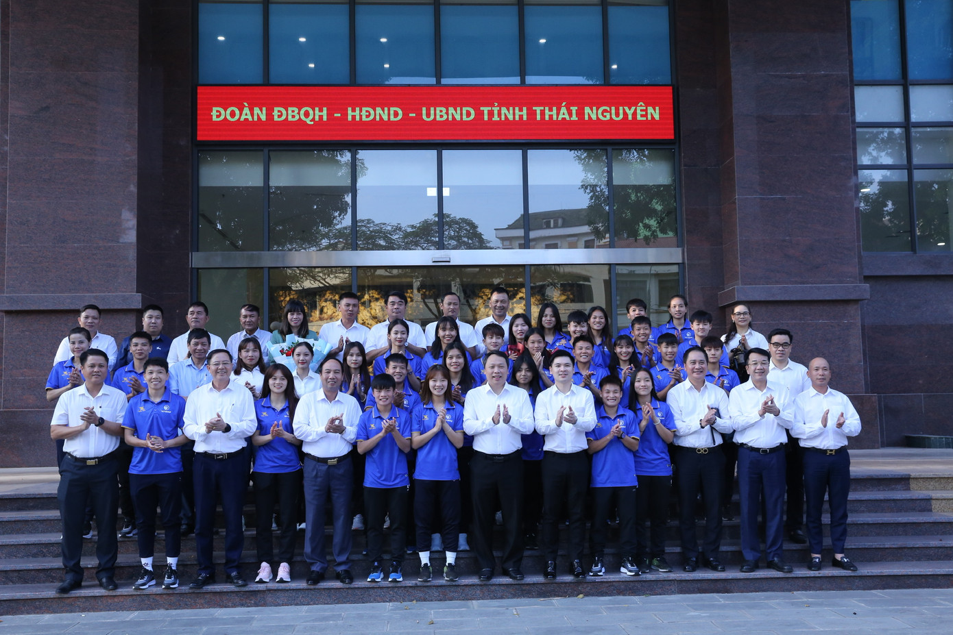 CLB Nữ Thái Nguyên T&T nhận thưởng 500 triệu đồng với thành tích về nhì Cúp Quốc gia. CLB Nữ Thái Nguyên T&T nhận thưởng 500 triệu đồng với thành tích về nhì Cúp Quốc gia.