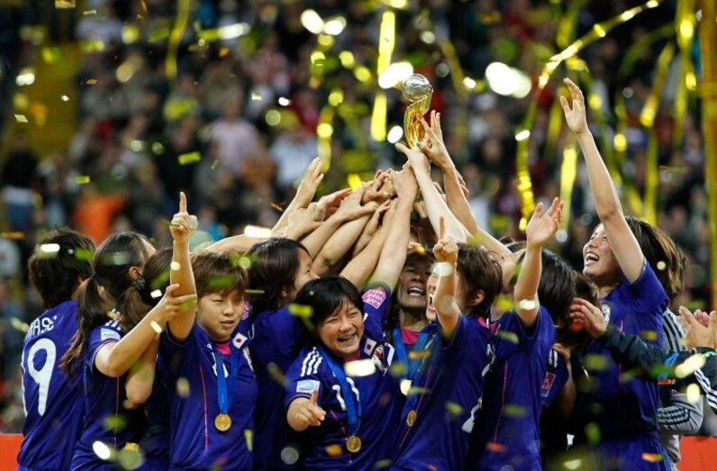 ĐT nữ Nhật Bản vô địch thế giới năm 2011, chỉ vài tháng sau thảm họa sóng thần. (Ảnh: Getty Images)