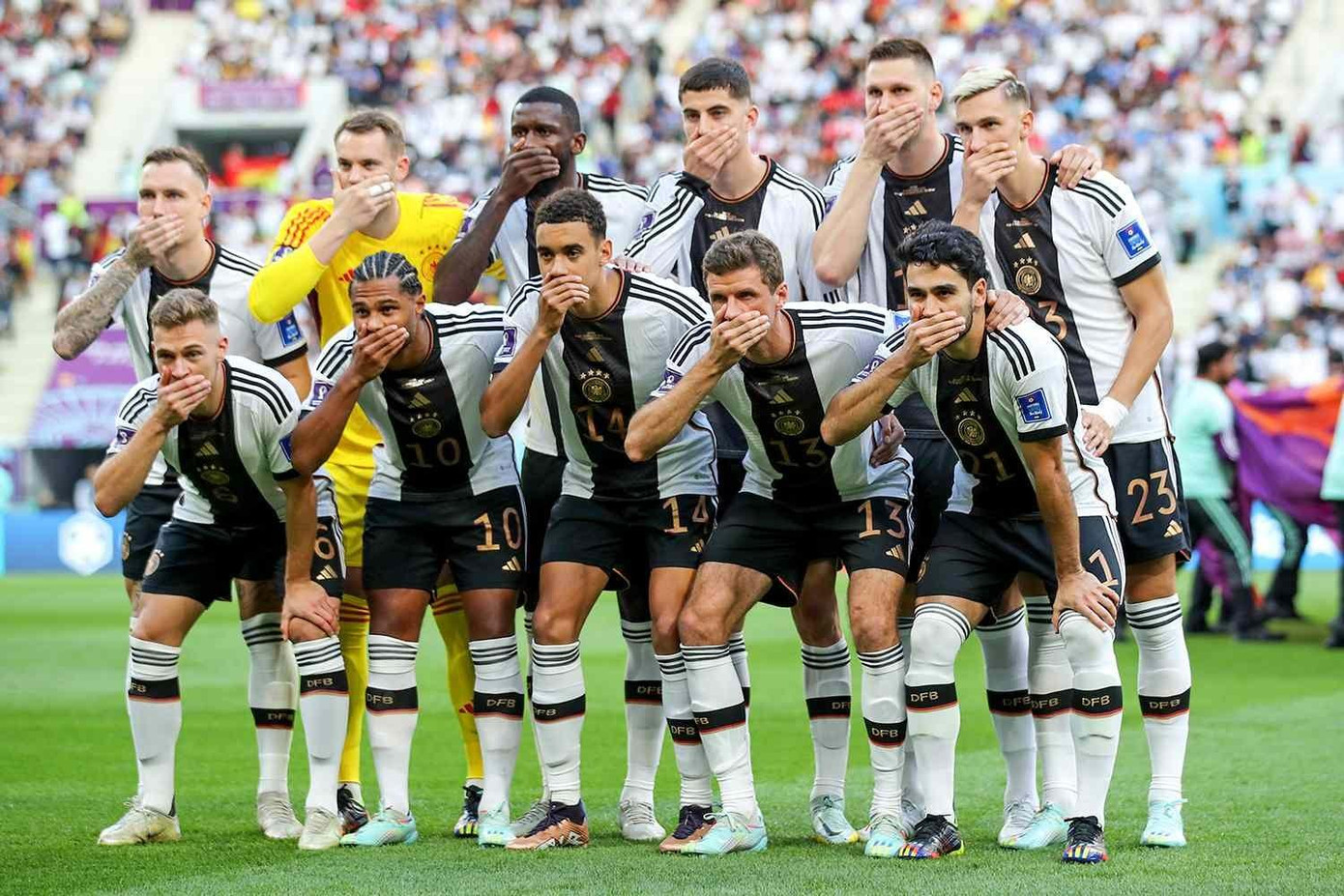 Tuyển Đức bị dư luận trong nước mỉa mai vì sa đà vào những vấn đề ngoài bóng đá. (Ảnh: Getty Images) Tuyển Đức bị dư luận trong nước mỉa mai vì sa đà vào những vấn đề ngoài bóng đá. (Ảnh: Getty Images)