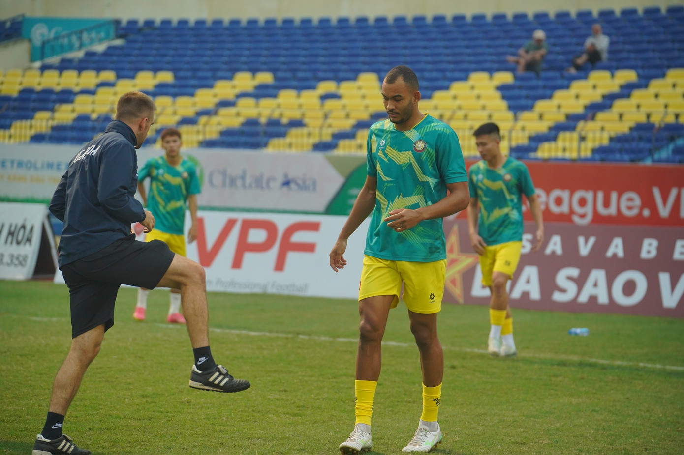 Bình Định thoát hiểm nhờ bàn thắng vàng của Vũ Minh Tuấn ảnh 5