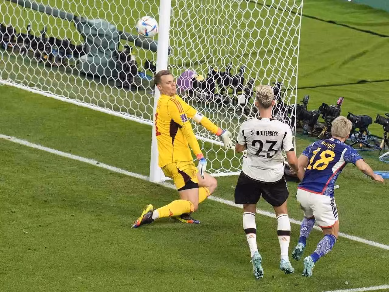 Khoảnh khắc "Báo đốm" hạ gục Neuer và nước Đức. (Ảnh: Getty Images) Khoảnh khắc "Báo đốm" hạ gục Neuer và nước Đức. (Ảnh: Getty Images)