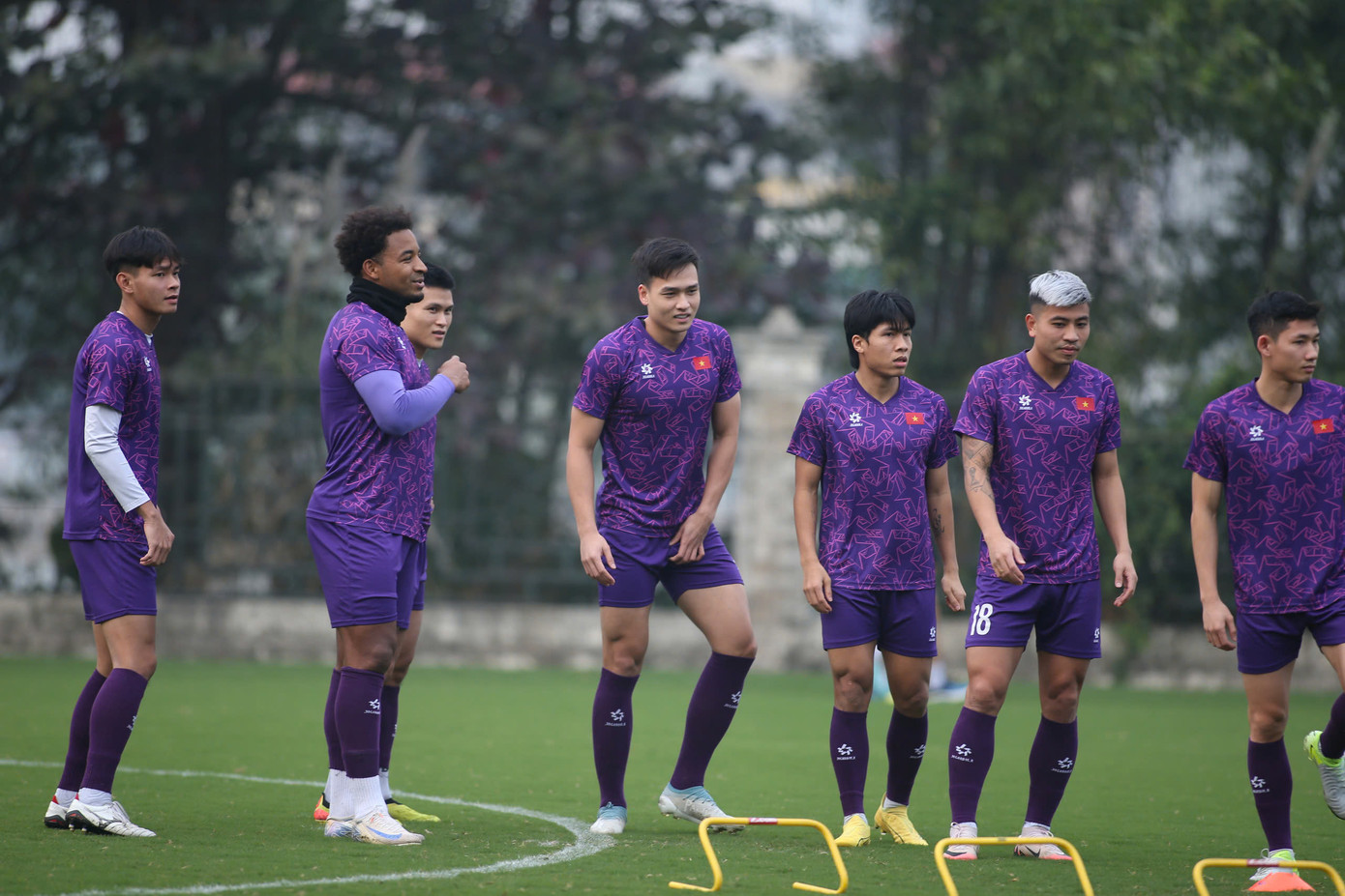 Dĩ nhiên không thể không nhắc tới Nguyễn Xuân Son. Tiền đạo gốc Brazil hòa nhập ngay lập tức trong màu áo đội tuyển, trở thành động lực và nguồn cảm hứng cho các đồng đội. (Ảnh: Anh Thắng) Dĩ nhiên không thể không nhắc tới Nguyễn Xuân Son. Tiền đạo gốc Brazil hòa nhập ngay lập tức trong màu áo đội tuyển, trở thành động lực và nguồn cảm hứng cho các đồng đội. (Ảnh: Anh Thắng)