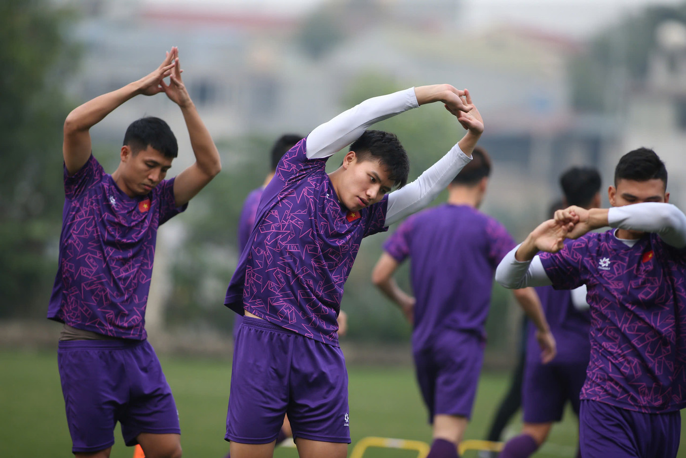 So với các khu vực khác, hàng thủ khá ổn định với những cái tên như Thành Chung, Bùi Tiến Dũng và Xuân Mạnh, Duy Mạnh luân phiên. Thanh Bình (70 phút) và Bùi Hoàng Việt Anh (90 phút) là hai trung vệ ra sân ít nhất. (Ảnh: Anh Thắng) So với các khu vực khác, hàng thủ khá ổn định với những cái tên như Thành Chung, Bùi Tiến Dũng và Xuân Mạnh, Duy Mạnh luân phiên. Thanh Bình (70 phút) và Bùi Hoàng Việt Anh (90 phút) là hai trung vệ ra sân ít nhất. (Ảnh: Anh Thắng)