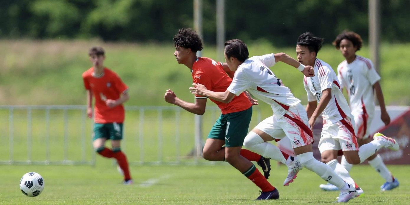 Cristiano dos Santos trong trận đấu giữa U15 Bồ Đào Nha và Nhật Bản.