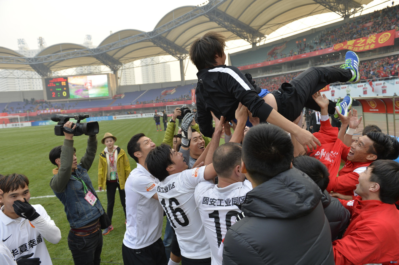 Li Tie được tung hô sau chiến tích thăng hạng cùng Hebei Zhongji.