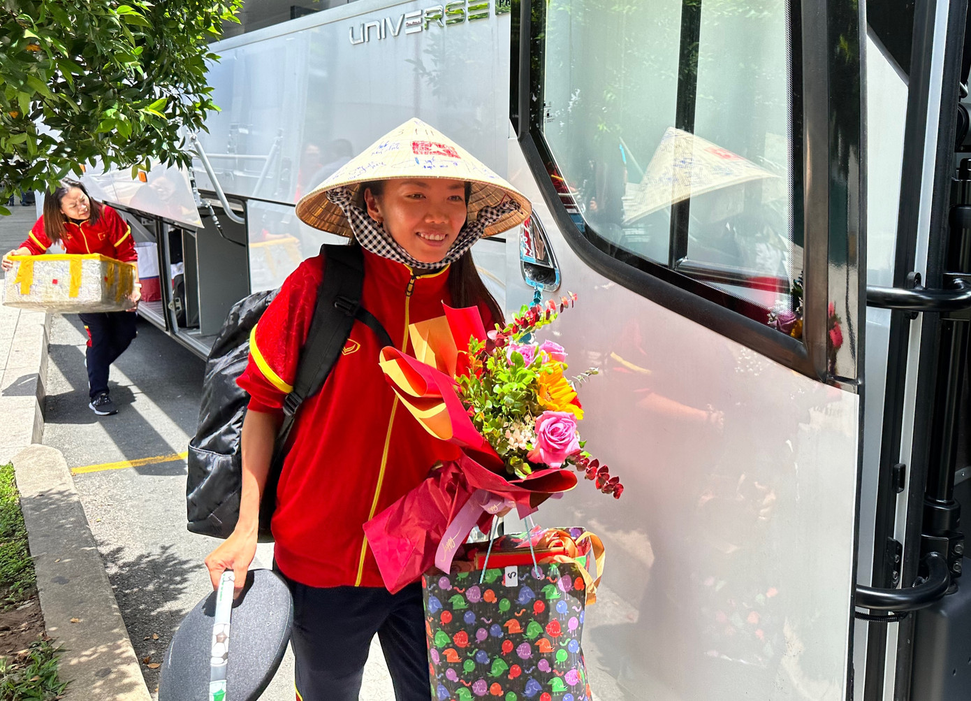 Mừng về nhà, các cô gái kim cương! ảnh 79