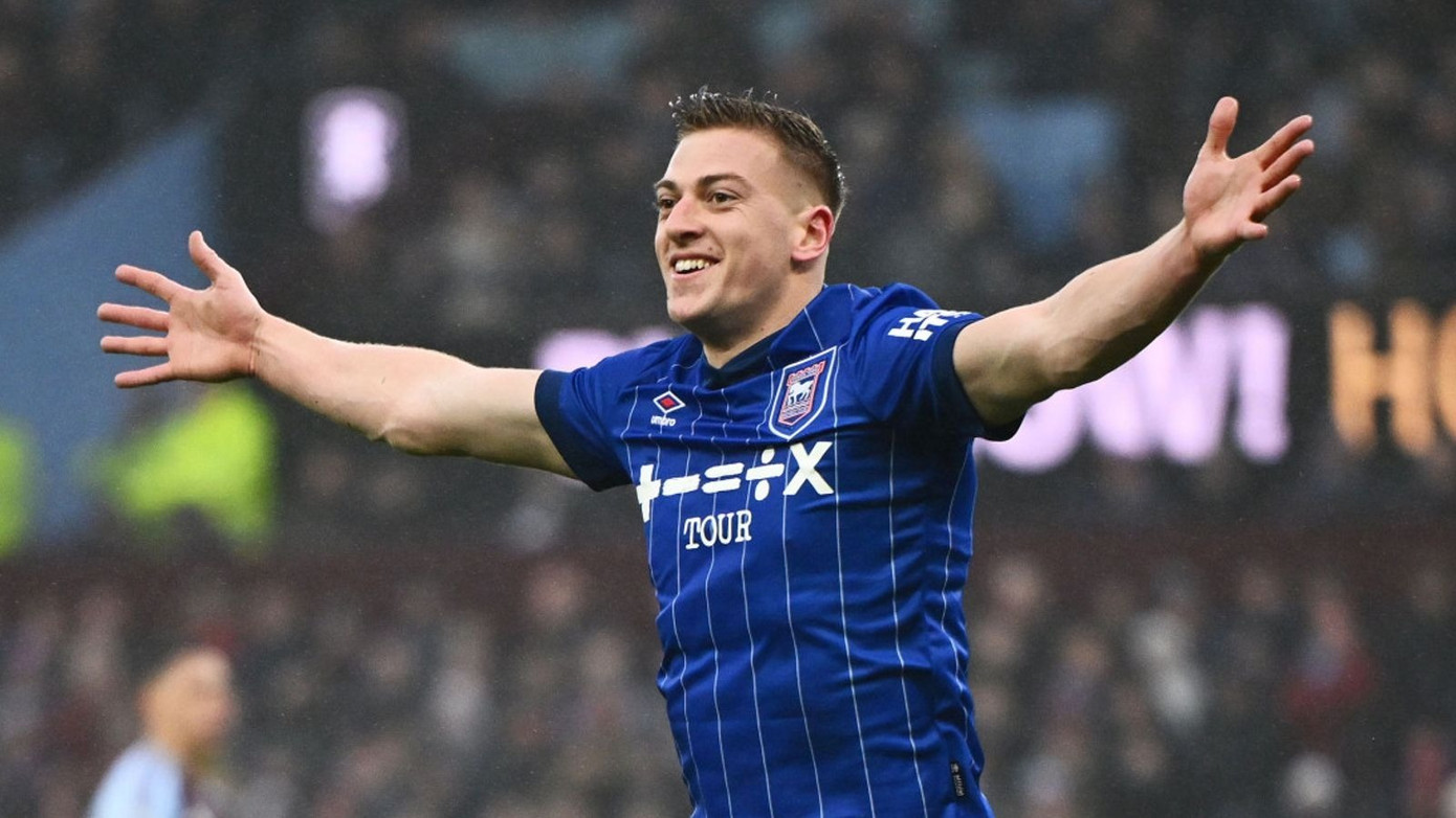 Liam Delap đột ngột quay lưng với MU và chọn Chelsea. Liam Delap đột ngột quay lưng với MU và chọn Chelsea.