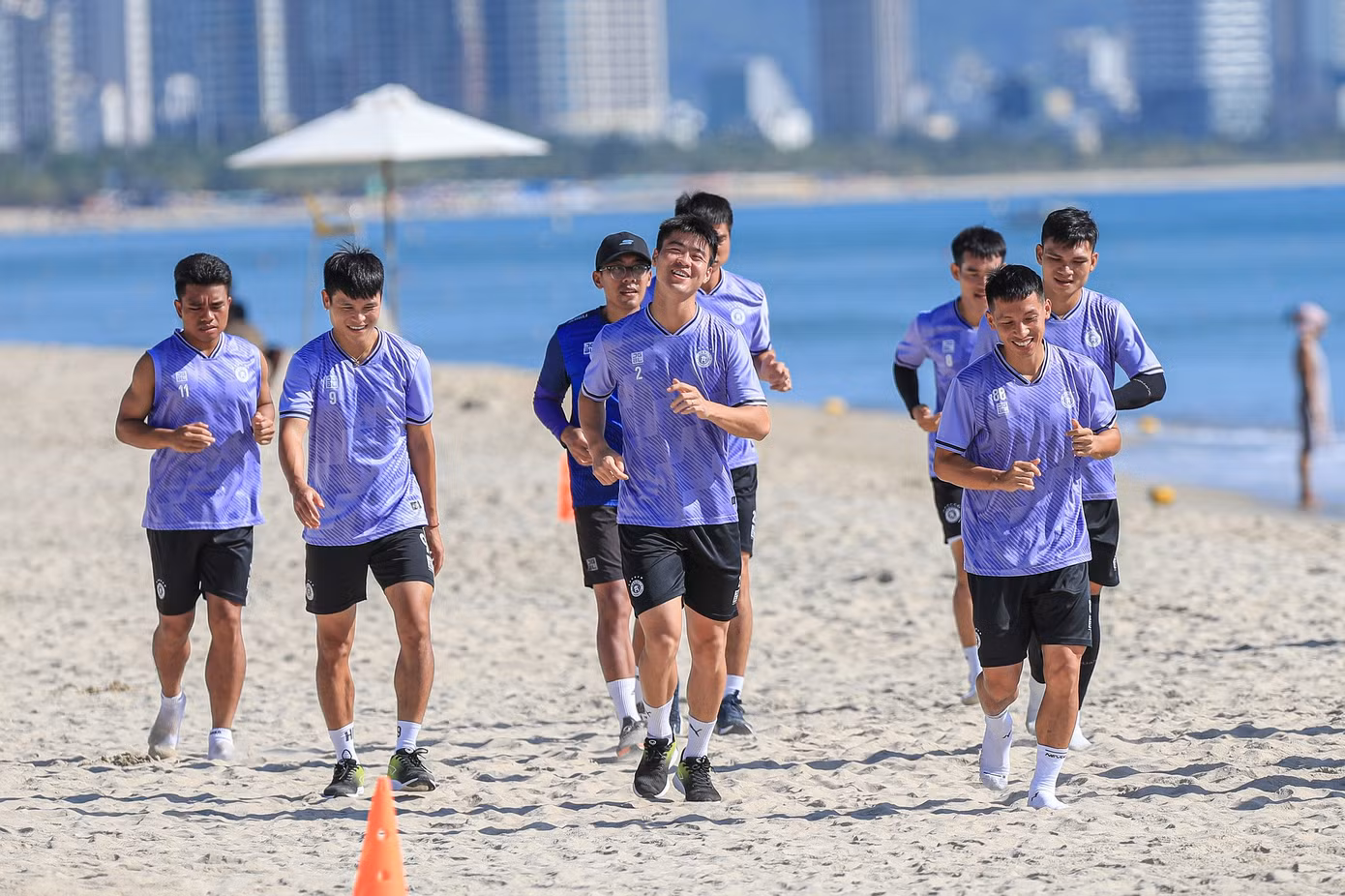 Các cầu thủ Hà Nội FC chuẩn bị cho mùa giải mới 2024/25.