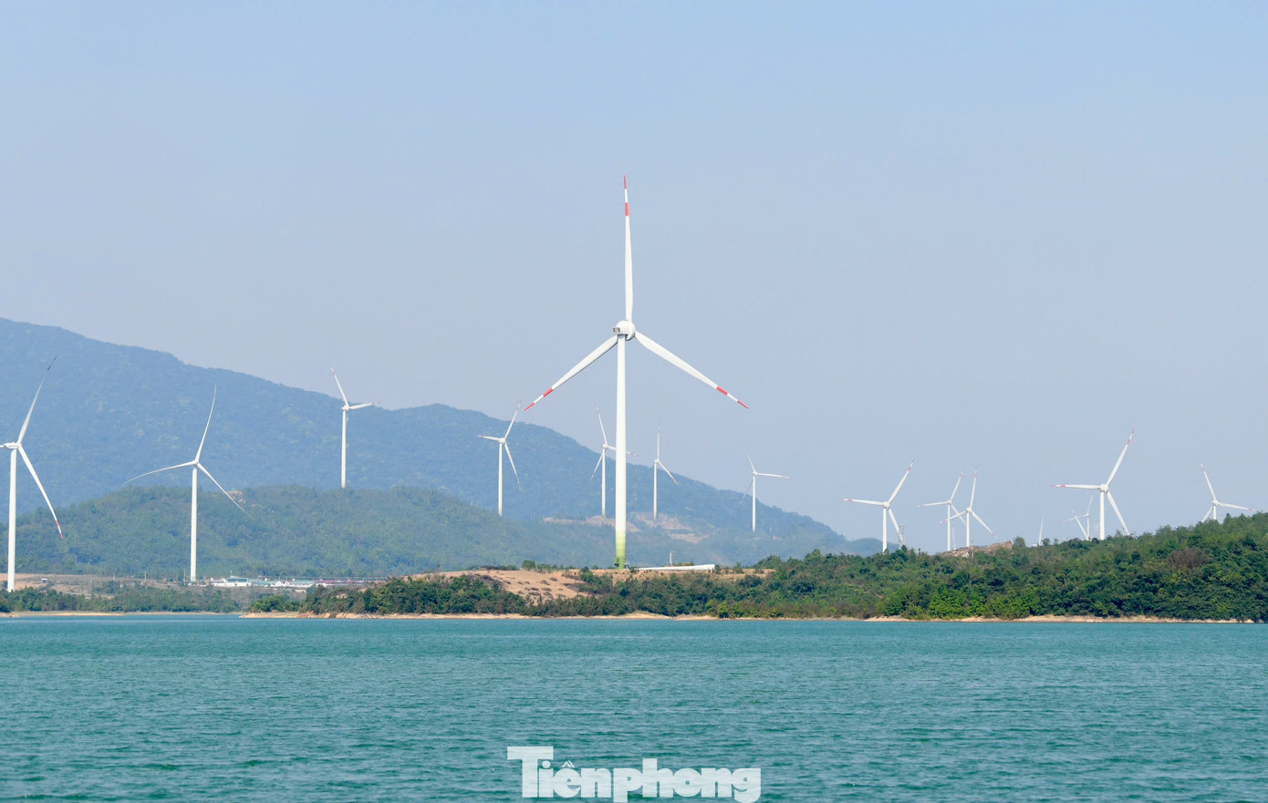 Tất cả cho thấy một Quảng Trị đầy năng động, nhiều tiềm năng và hồi sinh mạnh mẽ sau những đau thương chiến tranh, sẵn sàng hướng tới mục tiêu trở thành một trong những động lực phát triển của khu vực Bắc Trung bộ và duyên hải Trung bộ.