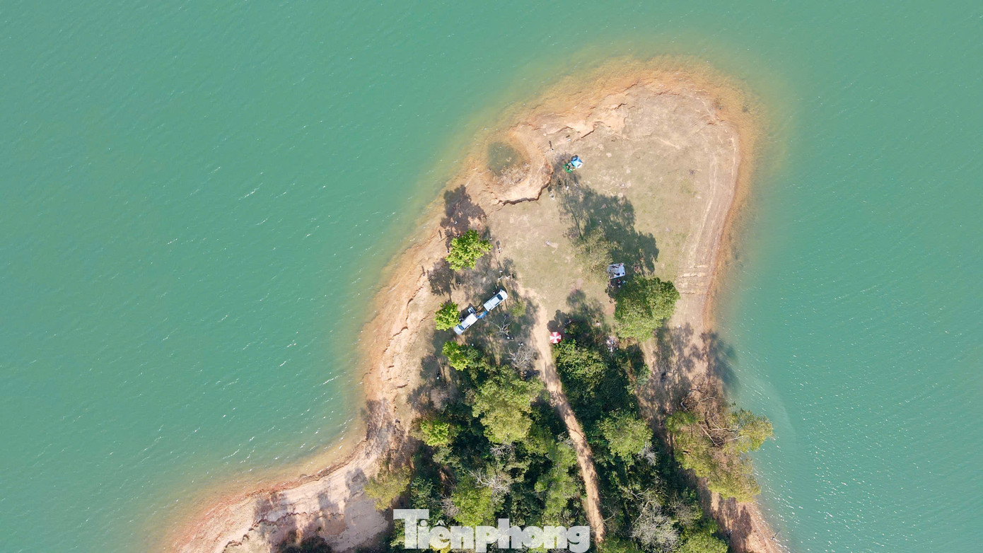 Bên cạnh những di tích lịch sử và nghĩa trang rải khắp, Quảng Trị cũng có rất nhiều tiềm năng du lịch cần khai phá.