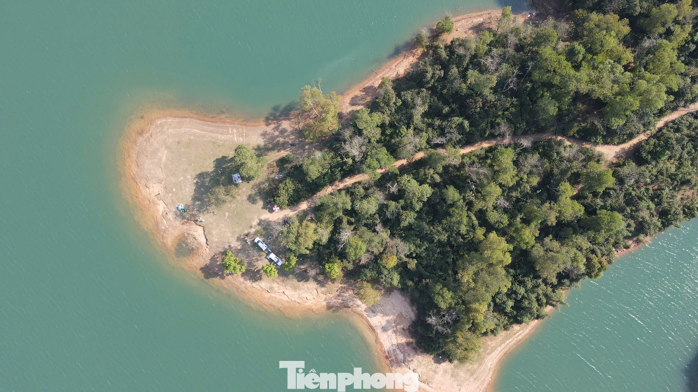 Bên cạnh những di tích lịch sử và nghĩa trang rải khắp, Quảng Trị cũng có rất nhiều tiềm năng du lịch cần khai phá.