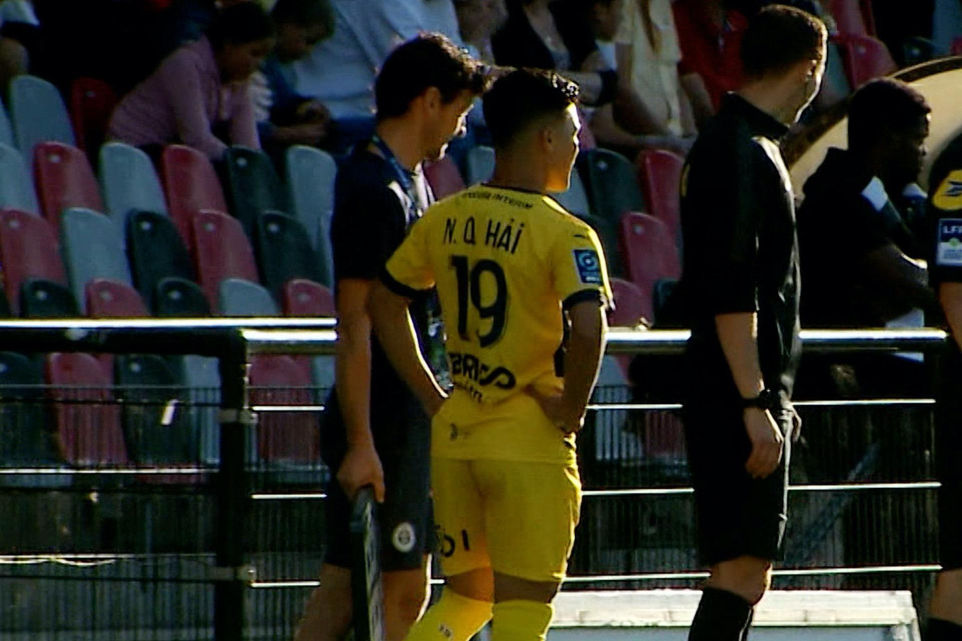 Quang Hải ra sân phút 60 ở trận mở màn mùa giải mới của Pau FC. Quang Hải ra sân phút 60 ở trận mở màn mùa giải mới của Pau FC.