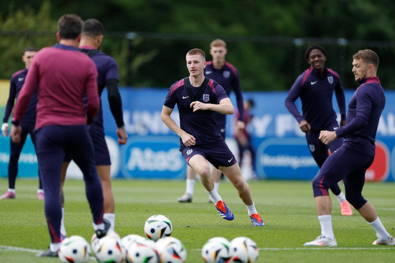 Tương tự, tiền vệ Adam Wharton vẫn chưa có cơ hội ra sân tại EURO 2024 dù tuyển Anh đã vào đến bán kết. Thế nhưng điều đó không ngăn giá trị chuyển nhượng của anh tăng thêm 50%, từ 20 triệu lên thành 30 triệu euro.