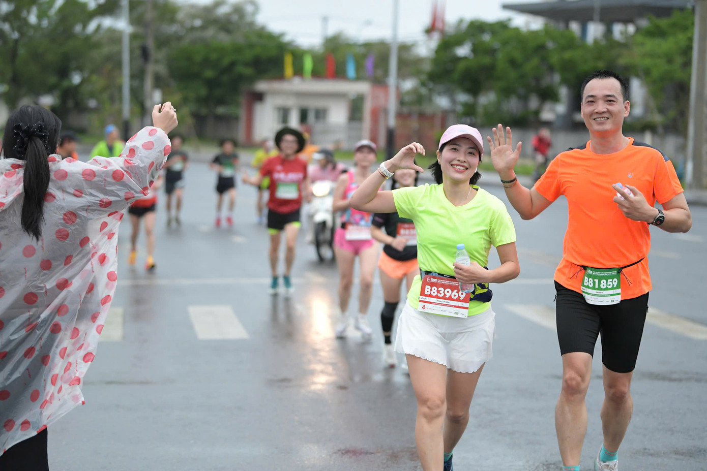 Với các vận động viên, chạy vừa là đam mê vừa là trải nghiệm. Với họ, chạy bộ cũng là thử thách bản thân, vượt qua giới hạn. Với các vận động viên, chạy vừa là đam mê vừa là trải nghiệm. Với họ, chạy bộ cũng là thử thách bản thân, vượt qua giới hạn.