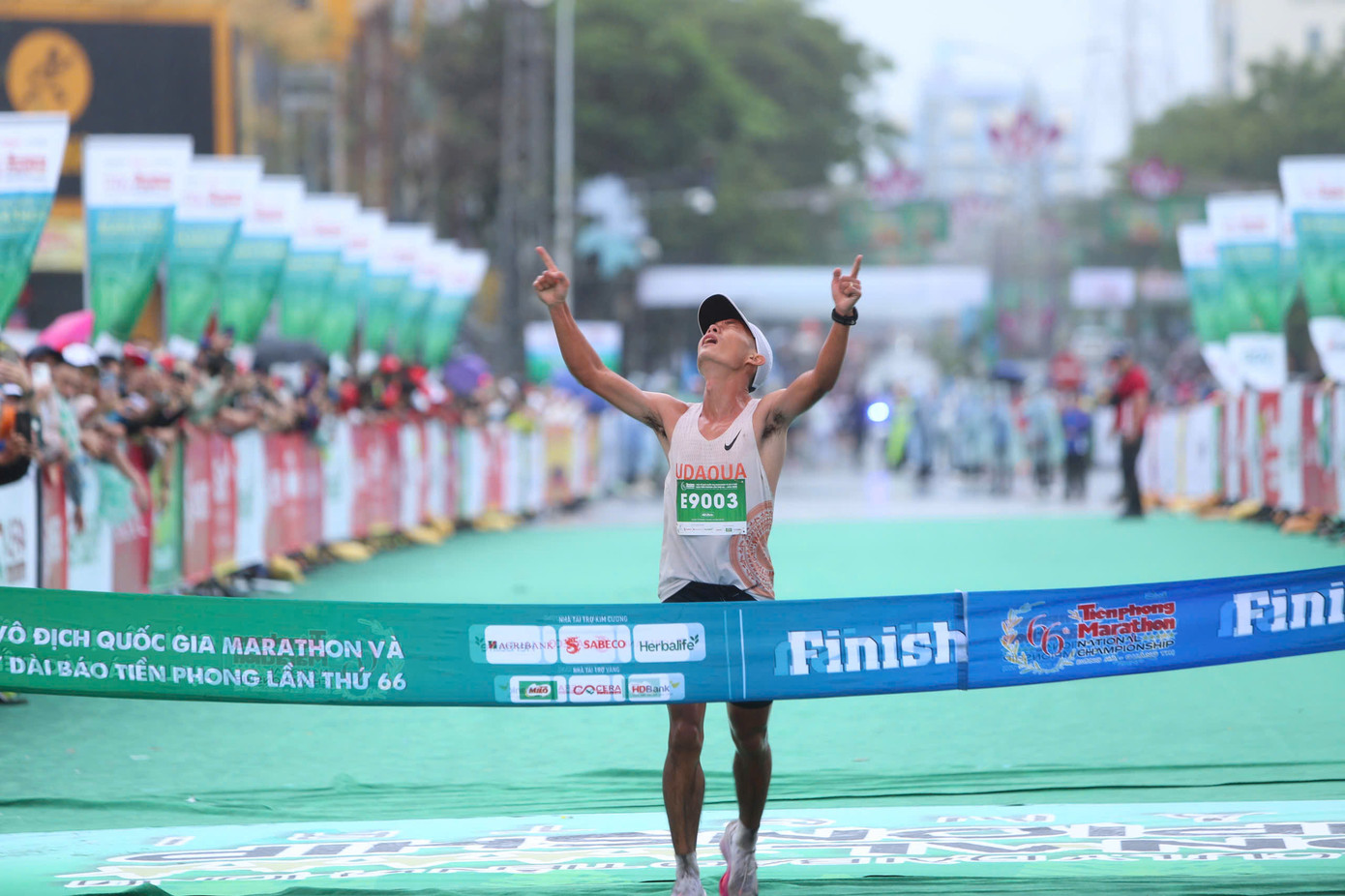 Tiền Phong Marathon 2025: Không có cú sốc, Hoàng Nguyên Thanh bứt phá và chiến thắng một lần nữa ảnh 2