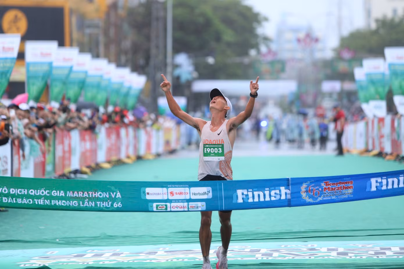Tiền Phong Marathon 2025: Không có cú sốc, Hoàng Nguyên Thanh bứt phá và chiến thắng một lần nữa ảnh 2