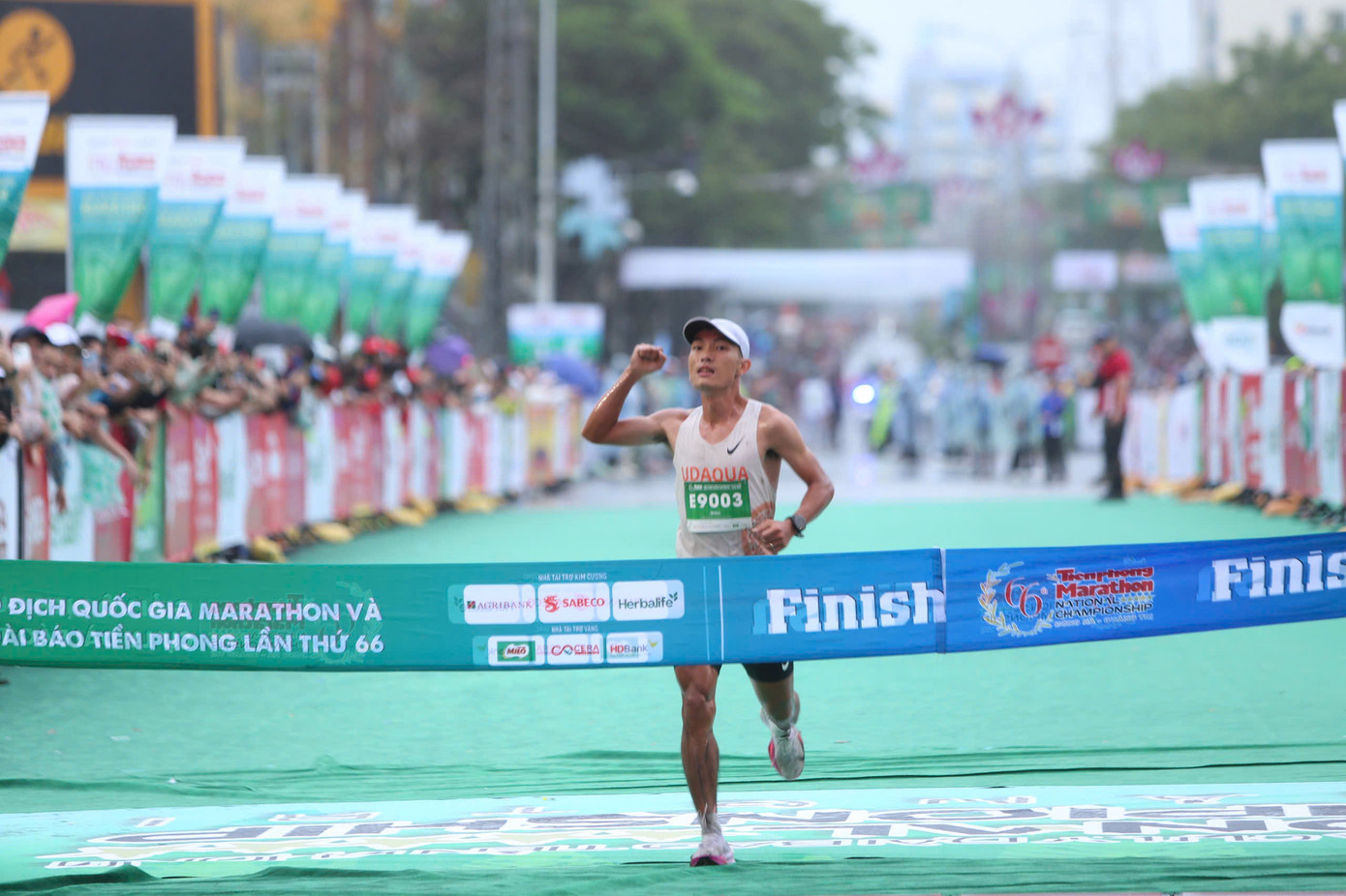 Tiền Phong Marathon 2025: Không có cú sốc, Hoàng Nguyên Thanh bứt phá và chiến thắng một lần nữa ảnh 1