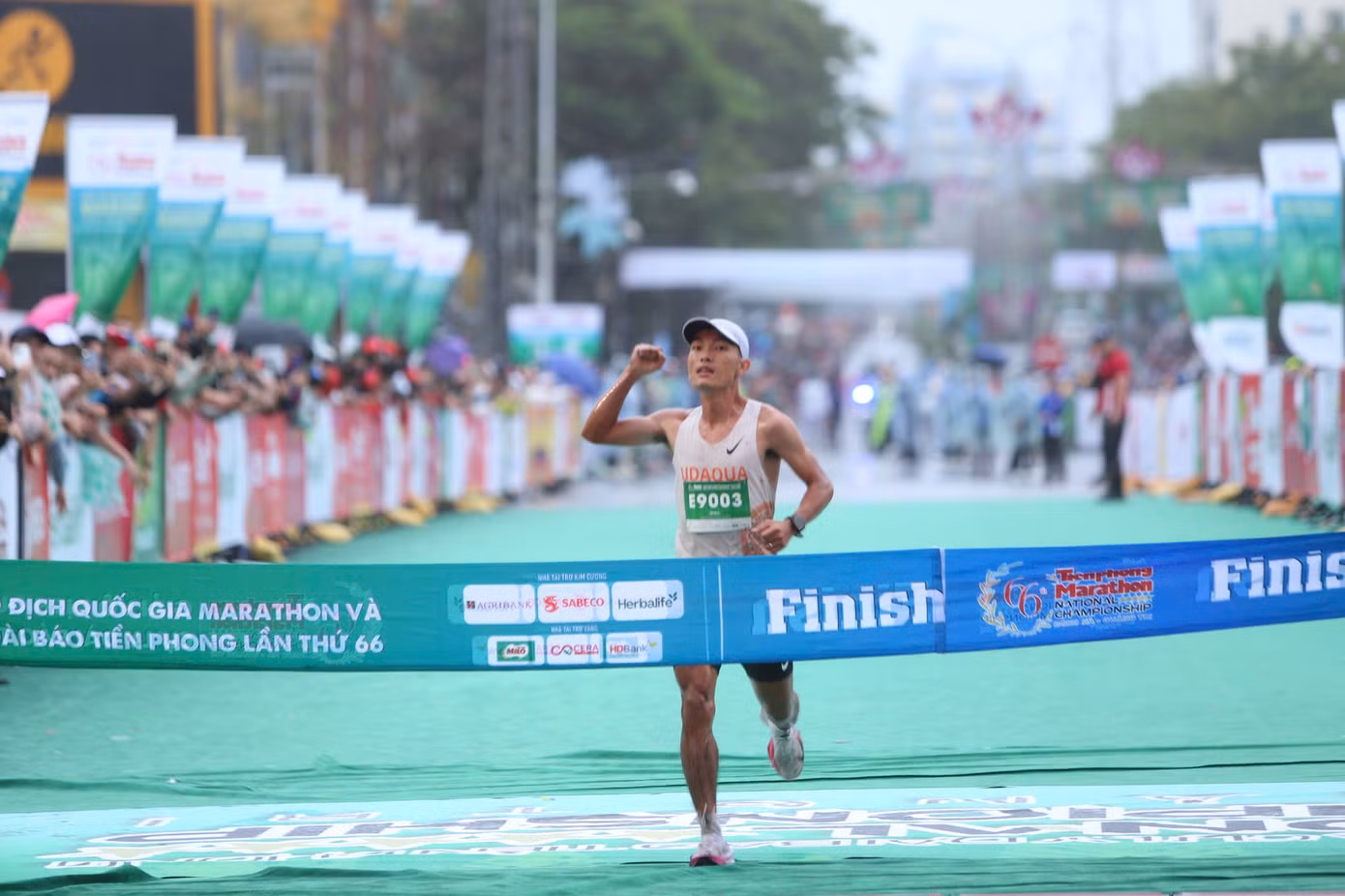 Tiền Phong Marathon 2025: Không có cú sốc, Hoàng Nguyên Thanh bứt phá và chiến thắng một lần nữa ảnh 1