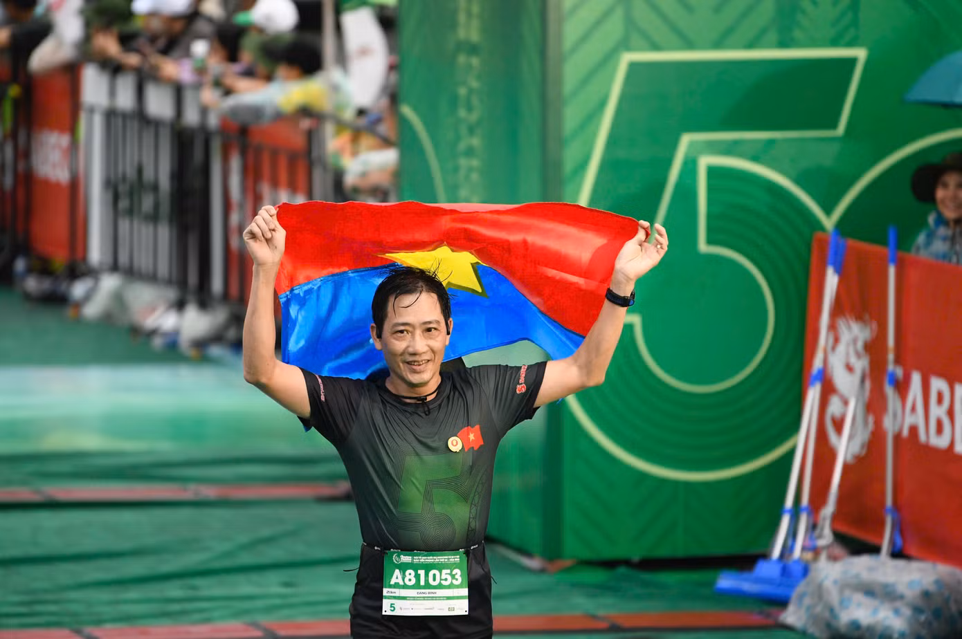 Tất cả khiến Tiền Phong Marathon như cuộc biểu dương lớn về tinh thần dân tộc, niềm tự hào và tình yêu quê hương, đất nước.