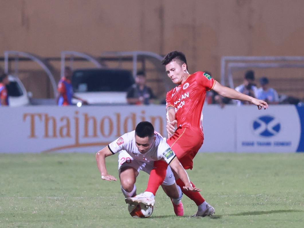 CAHN bị Hà Tĩnh chia điểm, cục diện cuộc đua vô địch thêm gay cấn ảnh 13 CAHN bị Hà Tĩnh chia điểm, cục diện cuộc đua vô địch thêm gay cấn ảnh 13