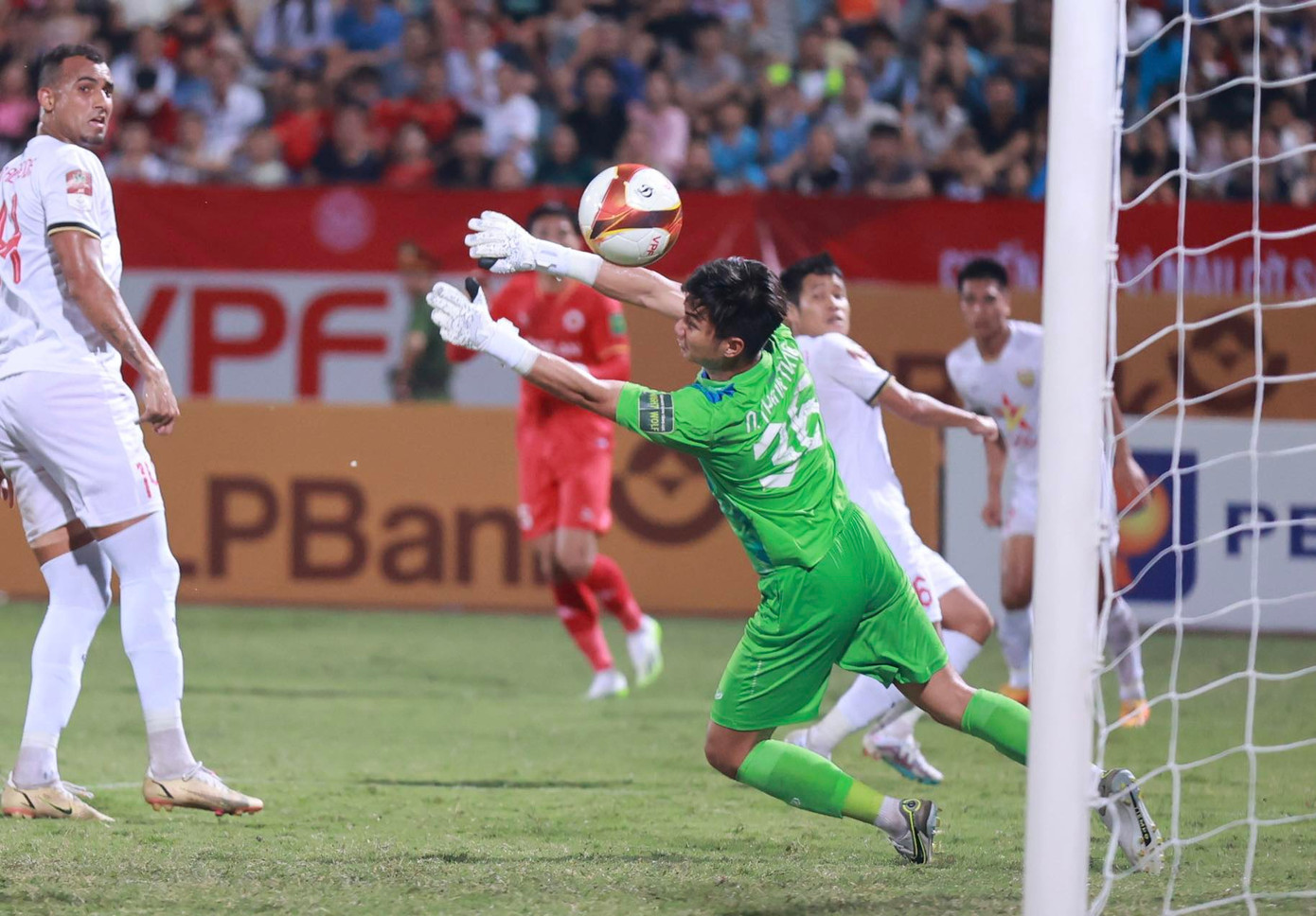 CAHN bị Hà Tĩnh chia điểm, cục diện cuộc đua vô địch thêm gay cấn ảnh 21 CAHN bị Hà Tĩnh chia điểm, cục diện cuộc đua vô địch thêm gay cấn ảnh 21