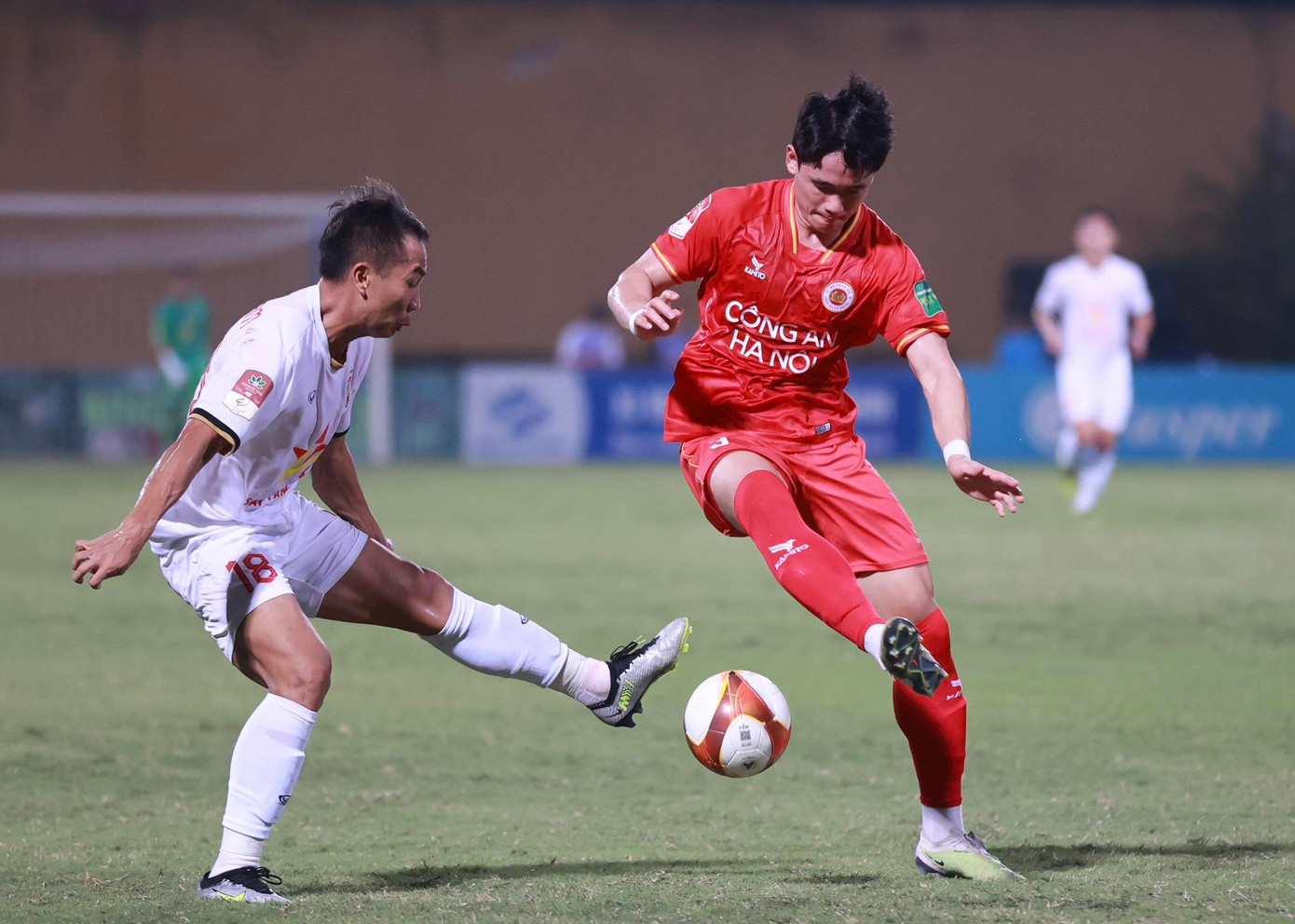 CAHN bị Hà Tĩnh chia điểm, cục diện cuộc đua vô địch thêm gay cấn ảnh 29 CAHN bị Hà Tĩnh chia điểm, cục diện cuộc đua vô địch thêm gay cấn ảnh 29