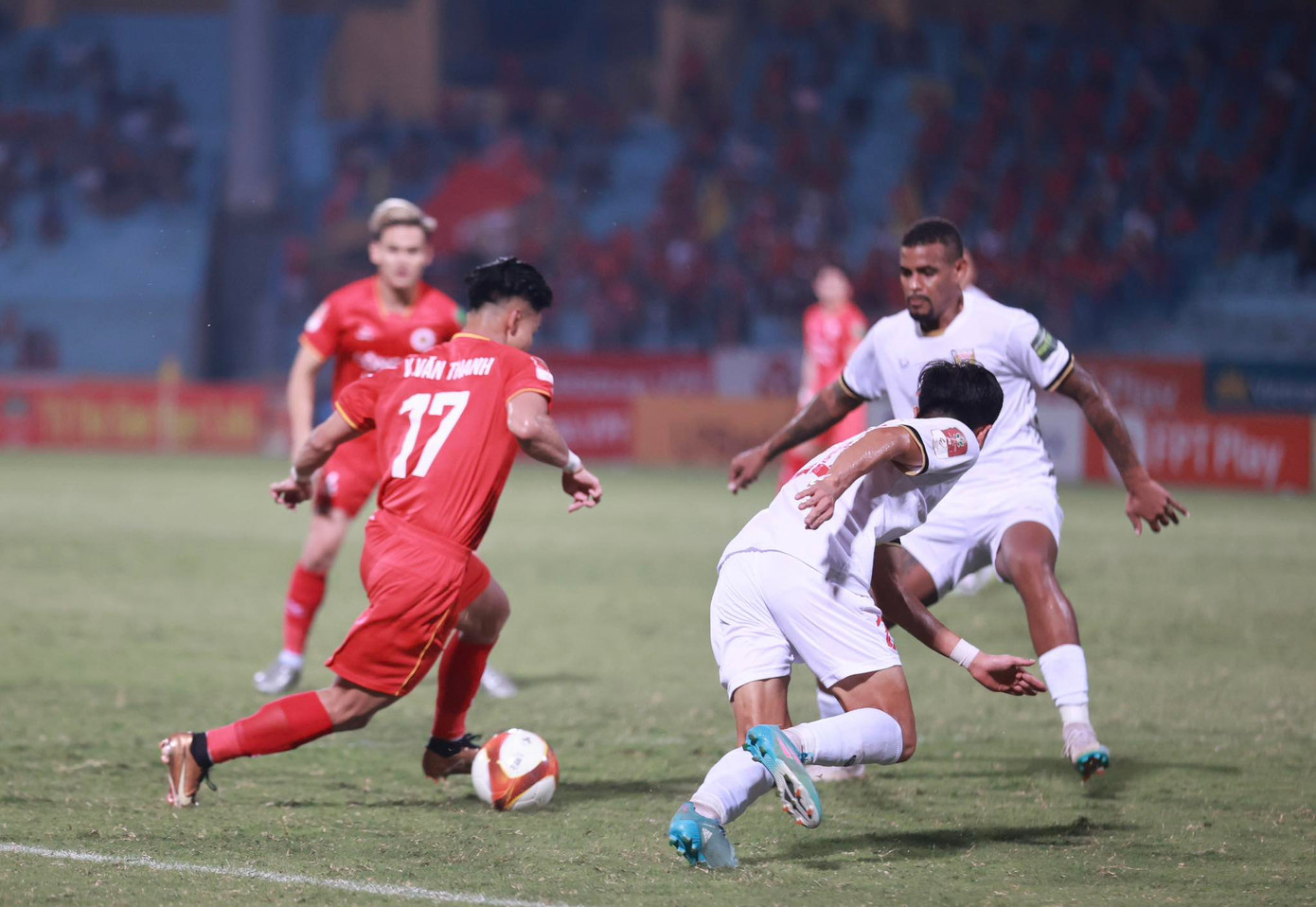 CAHN bị Hà Tĩnh chia điểm, cục diện cuộc đua vô địch thêm gay cấn ảnh 25 CAHN bị Hà Tĩnh chia điểm, cục diện cuộc đua vô địch thêm gay cấn ảnh 25