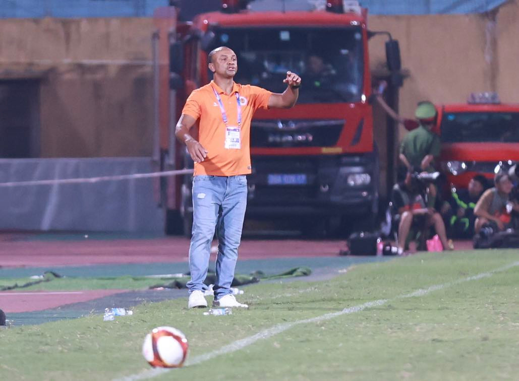 CAHN bị Hà Tĩnh chia điểm, cục diện cuộc đua vô địch thêm gay cấn ảnh 28 CAHN bị Hà Tĩnh chia điểm, cục diện cuộc đua vô địch thêm gay cấn ảnh 28