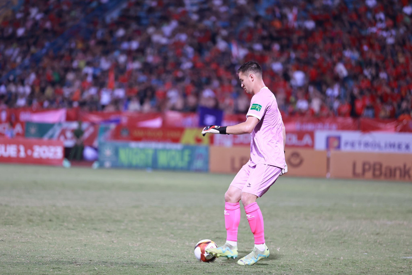 CAHN bị Hà Tĩnh chia điểm, cục diện cuộc đua vô địch thêm gay cấn ảnh 7 CAHN bị Hà Tĩnh chia điểm, cục diện cuộc đua vô địch thêm gay cấn ảnh 7