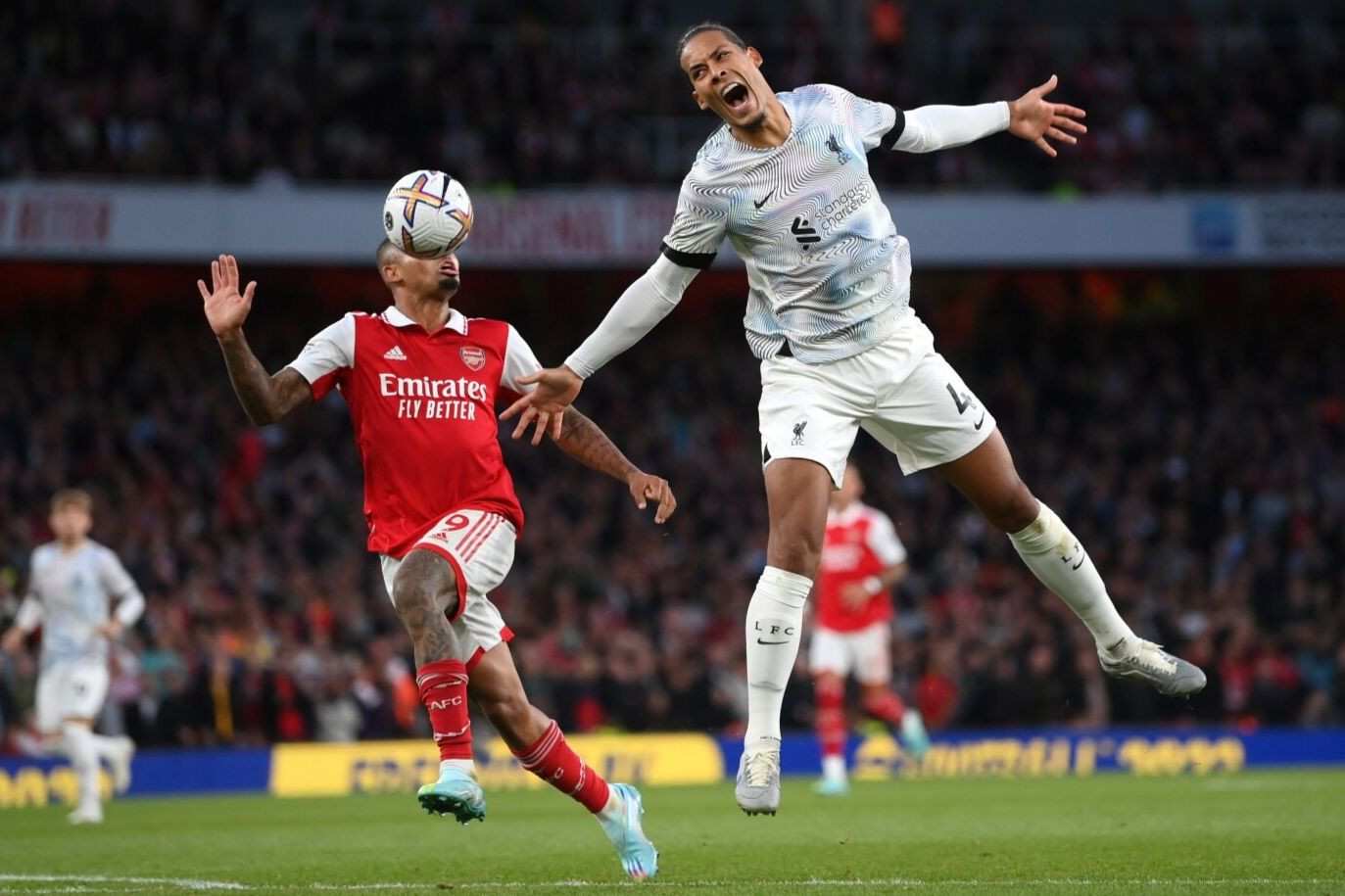 Đại thắng Liverpool, Arsenal phả hơi nóng vào ngôi đầu bảng ảnh 3