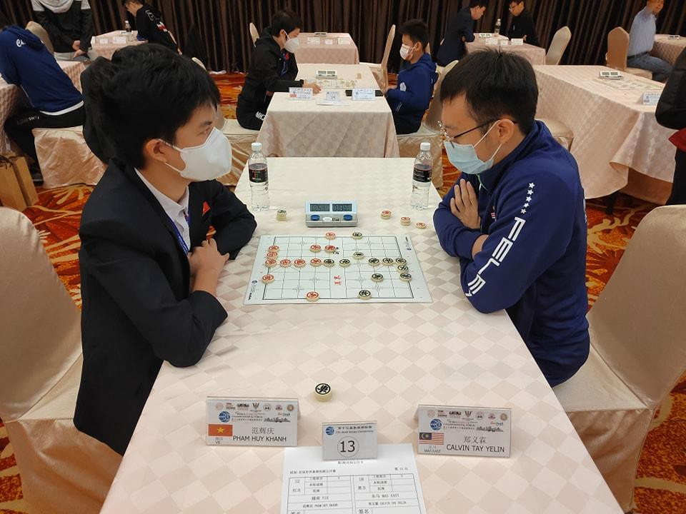 Các kỳ thủ của Việt Nam thi đấu tại giải cờ tướng vô địch thế giới.