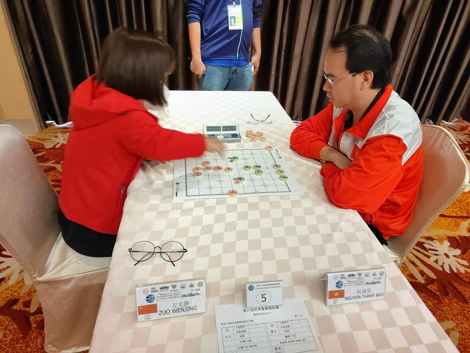 Các kỳ thủ của Việt Nam thi đấu tại giải cờ tướng vô địch thế giới.