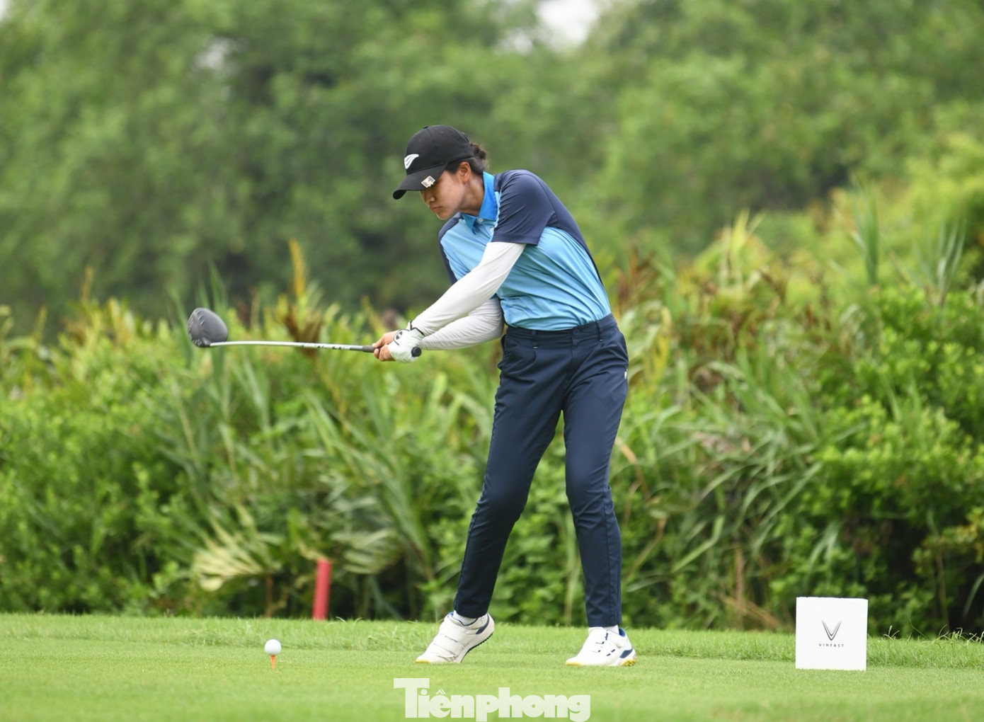 Thành tích này giúp cô duy trì tổng điểm -2 đã tạo dựng ở ngày thi đấu đầu tiên, giữ khoảng cách 4 gậy so với người đứng sau Lê Chúc An (hoàn thành ngày thứ hai với 146 gậy + 2).