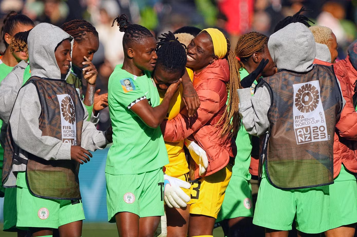 Nữ Nigeria vỡ òa hạnh phúc sau chiến thắng trước Australia. (Ảnh: Getty Images)