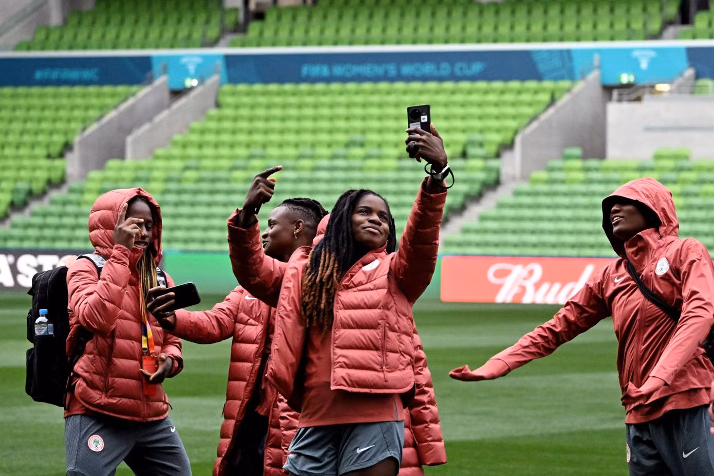 Các cô gái Nigeria hào hứng khi đến sân đấu World Cup 2023. (Ảnh: Getty Images)