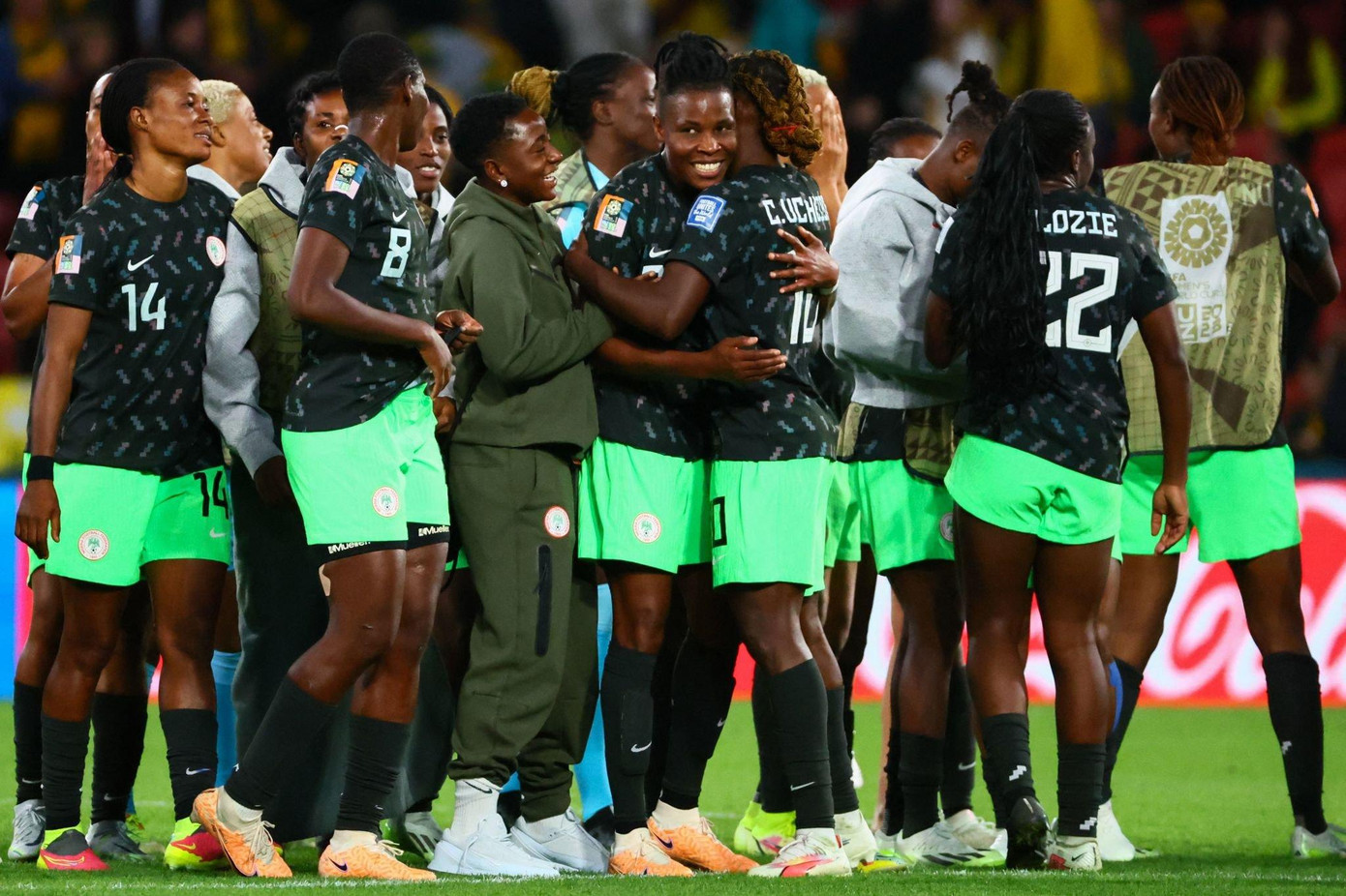 Nữ Nigeria vỡ òa hạnh phúc sau chiến thắng trước Australia. (Ảnh: Getty Images)