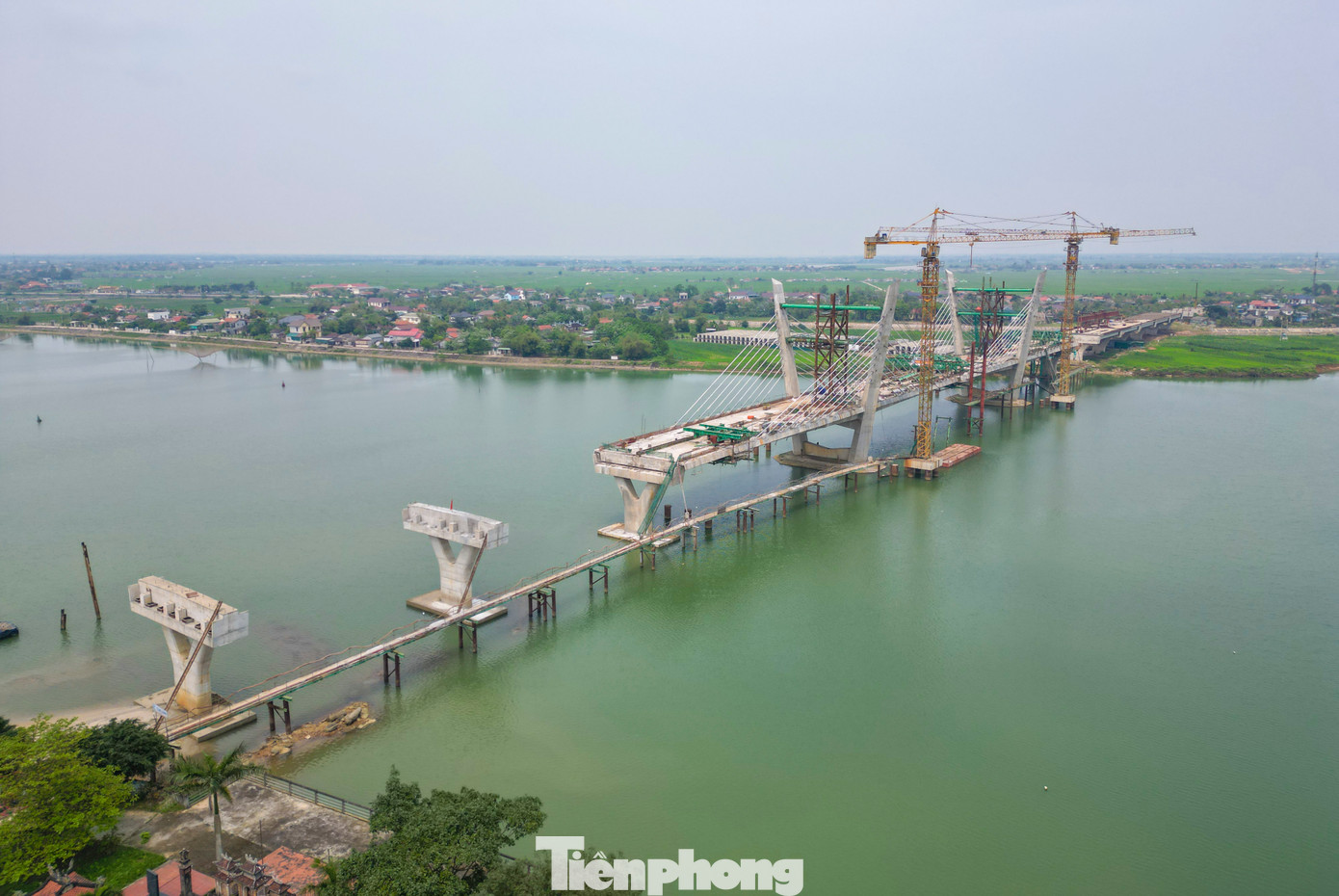 Cầu là một hạng mục quan trọng trong Dự án Đường ven biển kết nối Hành lang kinh tế Đông - Tây tỉnh Quảng Trị dài 55 km, tổng mức đầu tư giai đoạn 1 là 2.060 tỷ đồng, thực hiện từ năm 2021 – 2026.