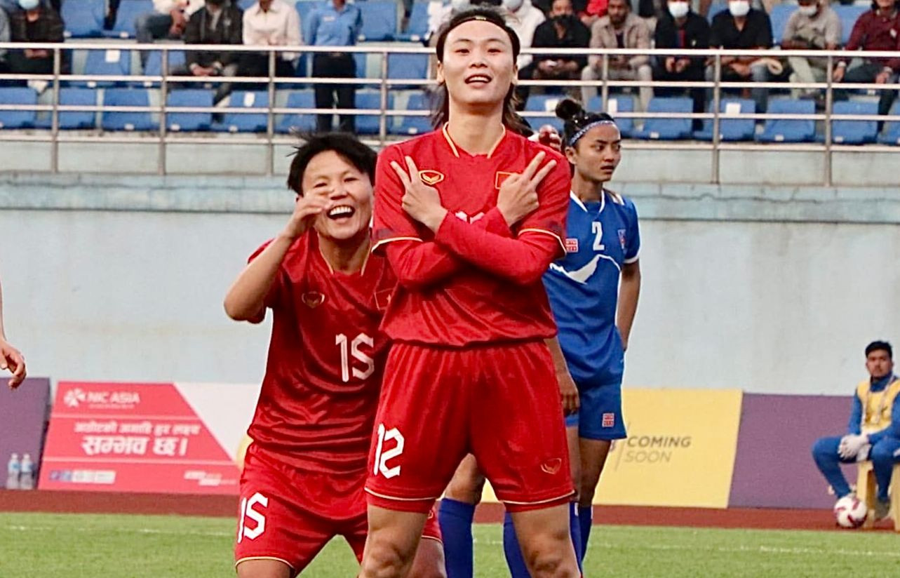 Phạm Hải Yến, người đeo băng thủ quân tại Asiad 19 từng ghi 3 bàn vào lưới Nepal. Phạm Hải Yến, người đeo băng thủ quân tại Asiad 19 từng ghi 3 bàn vào lưới Nepal.