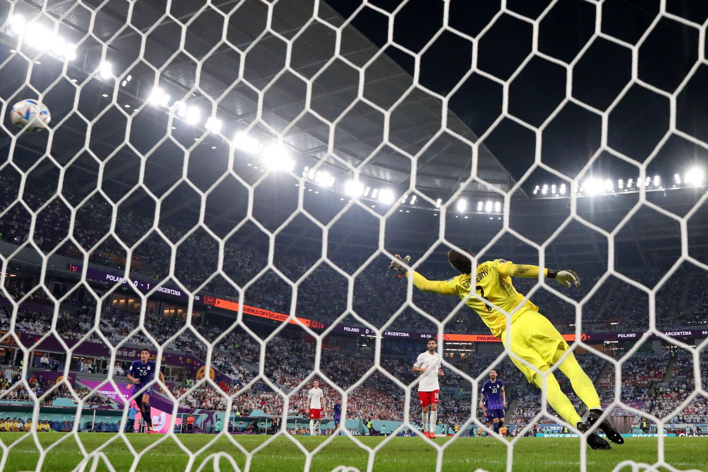 World Cup 2022: Thua Argentina 0-2, Ba Lan vẫn có vé vào vòng 1/8 nhờ chỉ số phụ ảnh 30