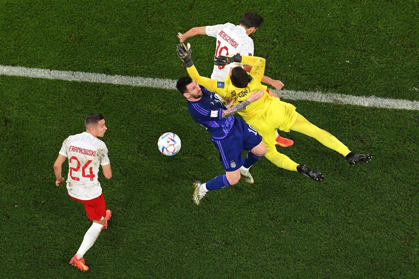 World Cup 2022: Thua Argentina 0-2, Ba Lan vẫn có vé vào vòng 1/8 nhờ chỉ số phụ ảnh 15