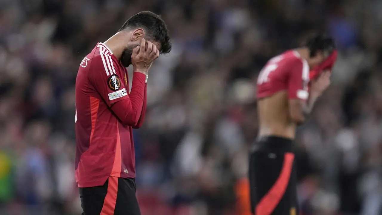 MU đã đánh mất thói quen chiến thắng và giành danh hiệu. MU đã đánh mất thói quen chiến thắng và giành danh hiệu.