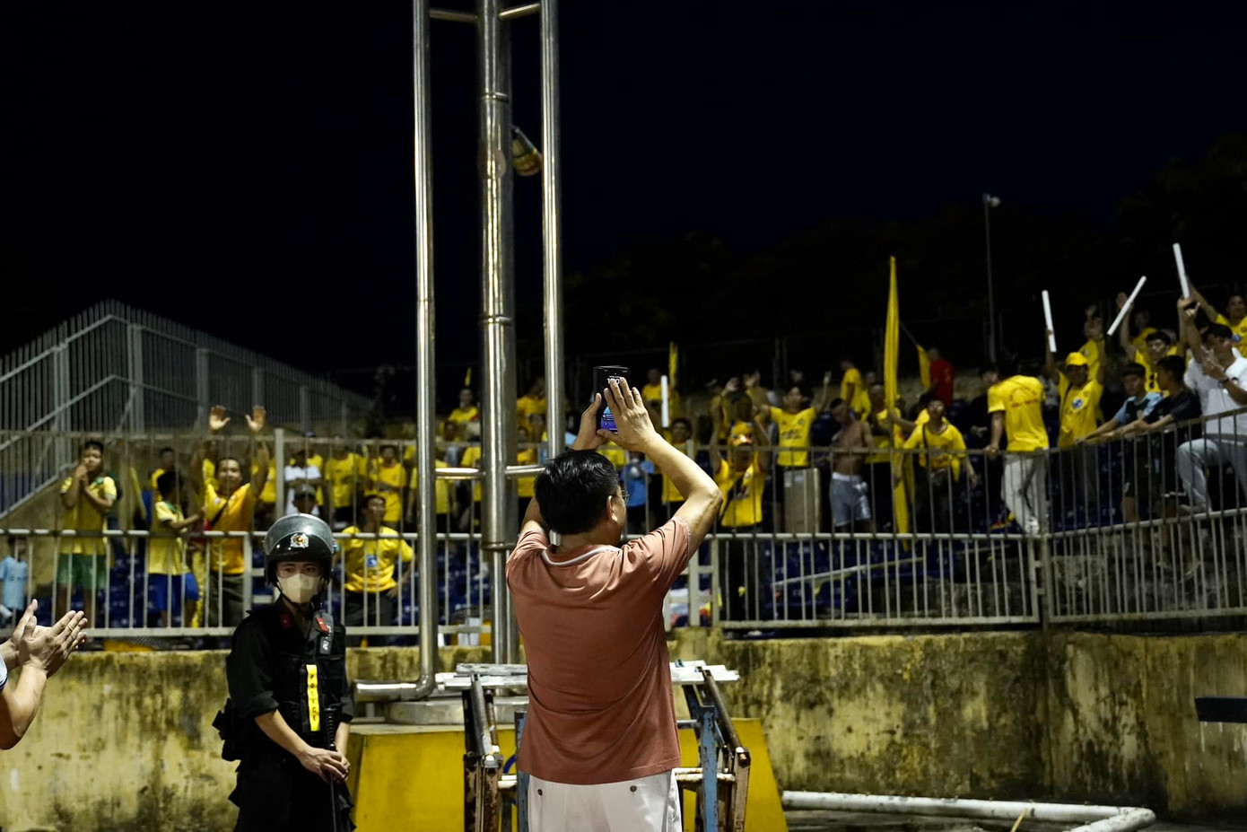 Tất cả đang hy vọng đội quân của HLV Popov sẽ lại gây bất ngờ, và thành công mang cúp về Thanh Hóa.