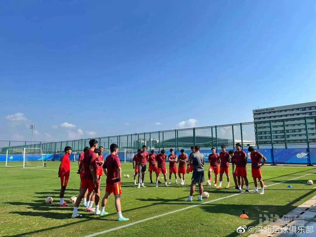 Nhiều cầu thủ ở các đội thuộc CSL đang chơi bóng không công. (Ảnh: Sina) Nhiều cầu thủ ở các đội thuộc CSL đang chơi bóng không công. (Ảnh: Sina)